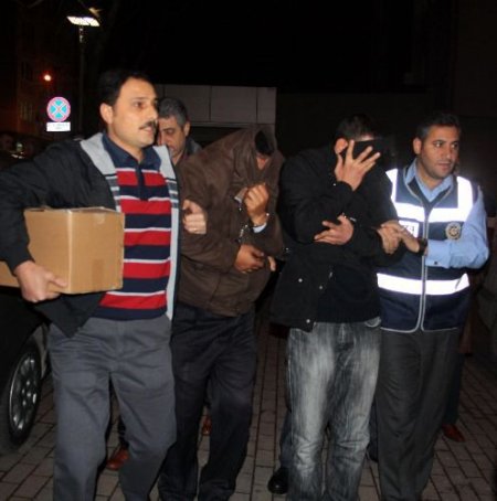 Çocuklara Porno Cd Sattıran İki Kişi Yakalandı