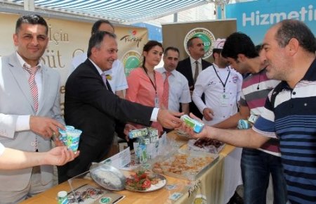 Çocuklara süt, büyüklere ayran dağıttılar