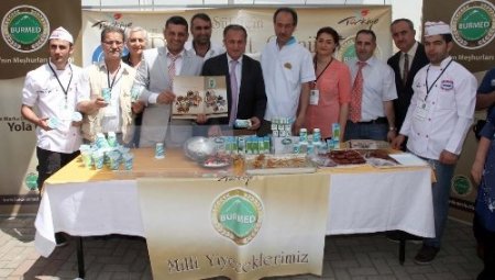 Çocuklara süt, büyüklere ayran dağıttılar