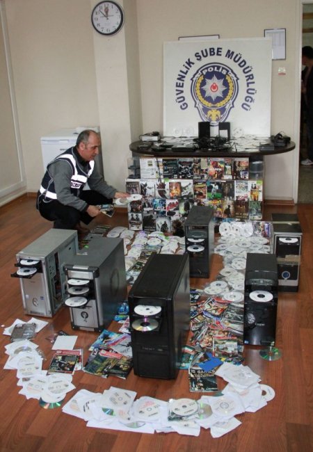 Çocuklara yönelik cinsel istismar içerikli film tacirlerine baskın