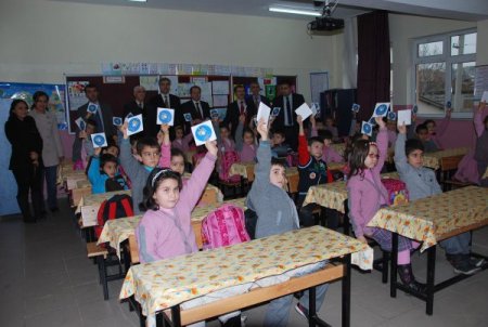 Çocuklarda sosyal güvenlik bilinci oluşturmak için dergi dağıtıldı