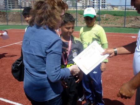 Çocukları Anneleri İçin Tenis Maçı Yaptı