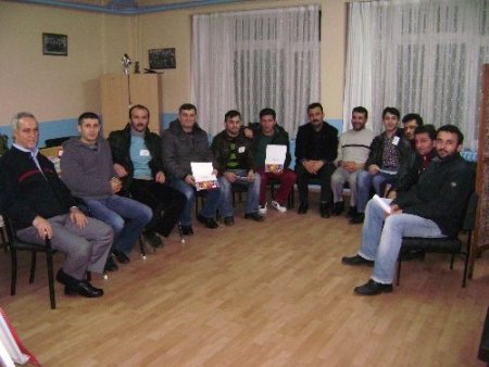 Çocukların okul başarısı için babalara seminer verildi