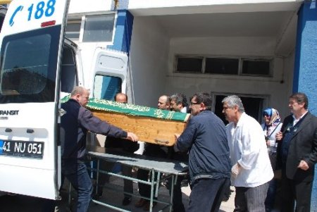 Çocukların otoyola attığı taş, isabet ettiği araçtaki yolcuyu öldürdü