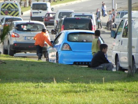 Çocukların trafikteki tehlikeli oyunu