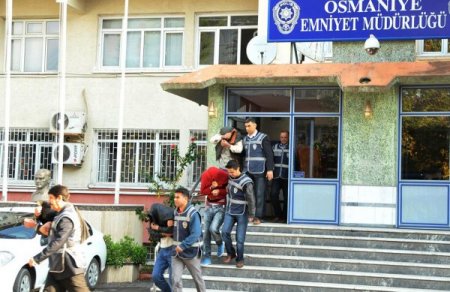 Çocuklarıyla tehdit ettikleri kadınları fuhşa zorlayan 7 örgüt üyesi tutuklandı