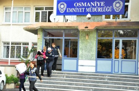 Çocuklarıyla tehdit ettikleri kadınları fuhşa zorlayan 7 örgüt üyesi tutuklandı