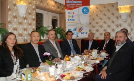 Çok kültürlü fuara Hollanda'daki büyükelçilerden büyük ilgi