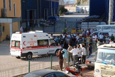 Çöken İskelenin Altında Kalan İşçilerden 4'ü Hayatını Kaybetti 2'si Yaralandı