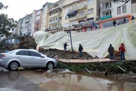 Çöken İstinat Duvarında Çalışmalar Sürüyor