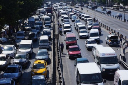 Çöken Köprüyü Kaldırma Çalışmaları Sürüyor