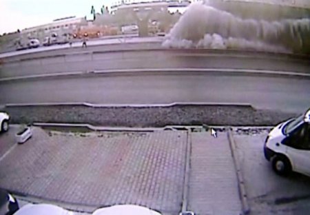 Çöken Köprüyü Kaldırma Çalışmaları Sürüyor