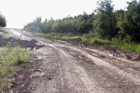 Çöken yol tehlike saçıyor