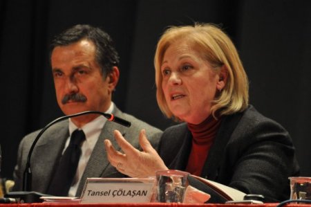 Çölaşan, Darbeyi Savundu, Eşi Ve Büyükerşen Uyudu