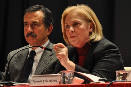 Çölaşan, Darbeyi Savundu, Eşi Ve Büyükerşen Uyudu