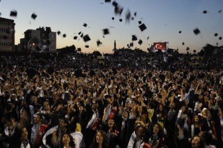 ÇOMÜ’de 7 bin öğrenci mezun oldu