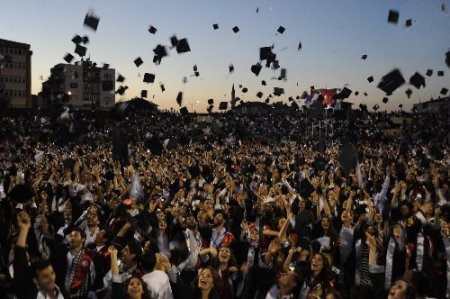 ÇOMÜ’de 7 bin öğrenci mezun oldu