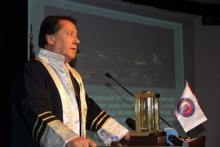 ÇOMÜ'den Ahmet Özhan’a fahri doktora