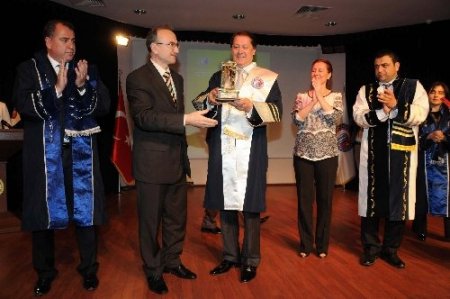 ÇOMÜ'den Ahmet Özhan’a fahri doktora