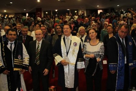 ÇOMÜ'den Ahmet Özhan’a fahri doktora