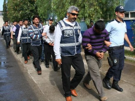 Conolar Uyuşturucu Kullanımına Zemin Hazırlamak Suçlamasıyla Adliyeye Sevkedildi