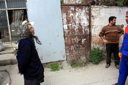 Çöp ev sahibi kadın, görevlileri anayasa mahkemesine gitmekle tehdit etti