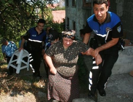 Çöp Evi Boşaltılırken Gözyaşı Döktü