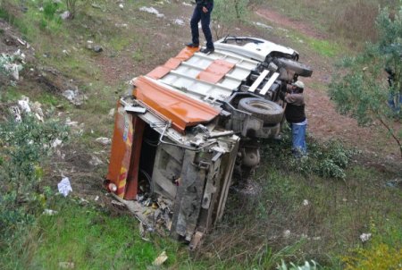 Çöp kamyonları çarpıştı: 5 yaralı