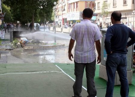 Çöp Konteynerindeki Küçük Patlamalar Polisi Alarma Geçirdi