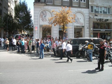Çöp kutusundaki çanta polisi alarma geçirdi
