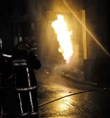 Çöp Yangını Doğalgaz Kutusuna Sıçradı; Facianın Eşiğinden Dönüldü