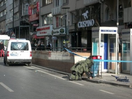Çöpe Bırakılan Ütü, Metro Çıkışı Bomba Paniğine Neden Oldu