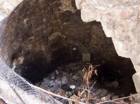 Çöpler Arasında Kalan Ahi Mezarları Unutuldu