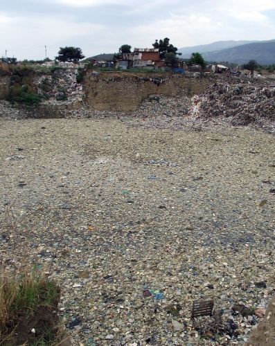 Çöplüğe Dökülen Zeytin Karasuyu Esnafı Çileden Çıkardı