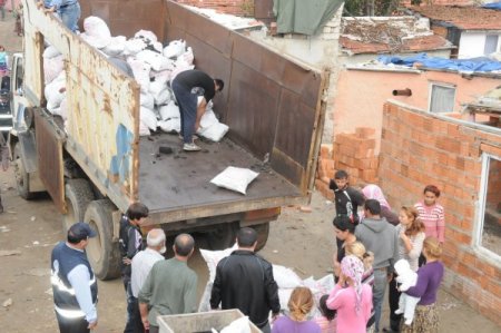 Çorlu Belediyesi'nden 5 bin aileye kışlık kömür yardımı