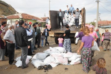 Çorlu Belediyesi'nden 5 bin aileye kışlık kömür yardımı