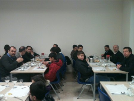 Çorlu Fatih Koleji öğrencileri babalarıyla okulda bir araya geldi