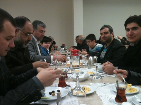 Çorlu Fatih Koleji öğrencileri babalarıyla okulda bir araya geldi