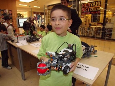 Çorlu Fatih Koleji öğrencileri becerilerini sergiledi