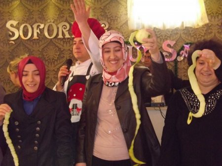 Çorlulu hanımlar, mutfaktaki hünerlerini Oktay Usta'nın beğenisine sundu