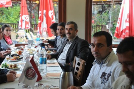 Çorum Karakaşlar Otomotiv, Fiat araç alan müşterilerine yemek verdi