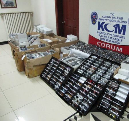 Çorum'da 3 Bin 467 Adet Kaçak Güneş Gözlüğü Ele Geçirildi