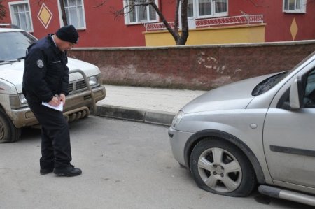 Çorum'da alkollü gençler 120 aracın lastiğini kesti