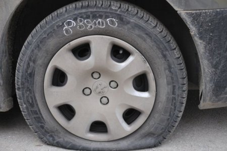 Çorum'da alkollü gençler 120 aracın lastiğini kesti