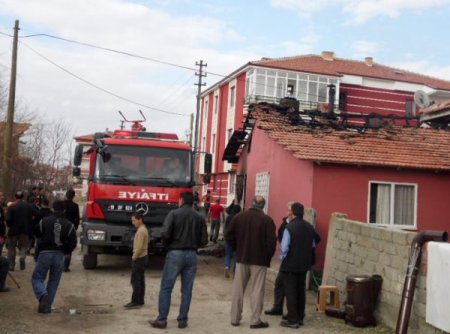 Çorum'da yangın 6 kişilik aileyi evsiz bıraktı