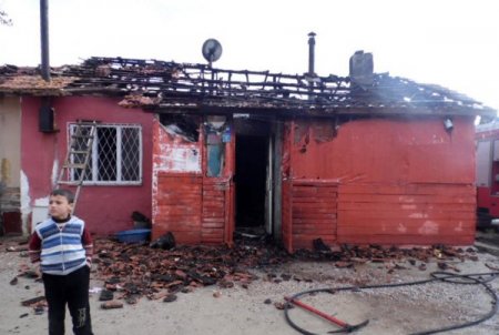 Çorum'da yangın 6 kişilik aileyi evsiz bıraktı