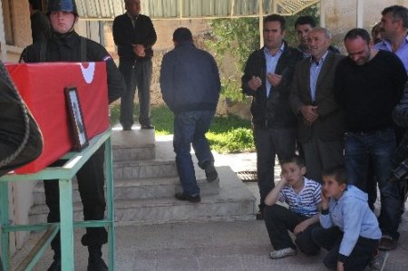 Çorumlu ailenin son evladı da askerde kaza kurşunu kurbanı oldu