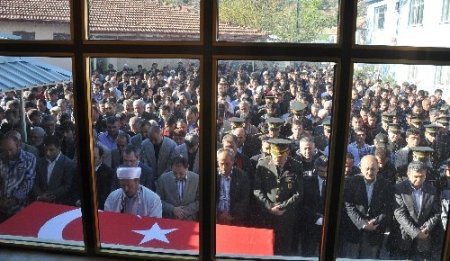 Çorumlu ailenin son evladı da askerde kaza kurşunu kurbanı oldu