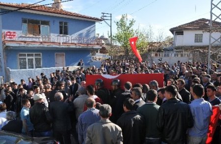 Çorumlu ailenin son evladı da askerde kaza kurşunu kurbanı oldu