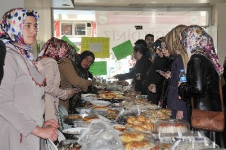 Çorumlu hanımlar ihtiyaç sahipleri için kermes açtı